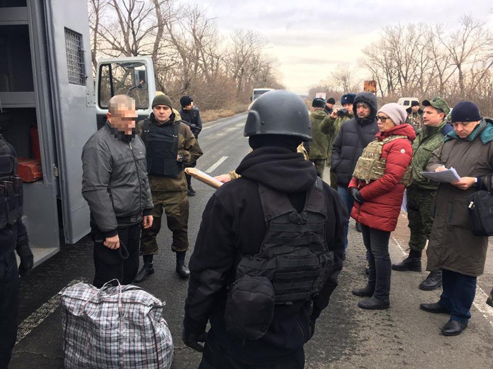 13 заключенных ОРДЛО передали Украине