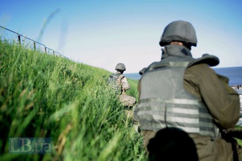 За добу один військовослужбовець отримав осколкове поранення під Маріуполем