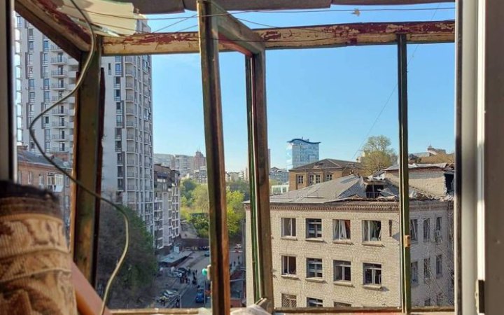 «Без даху, води, світла, газу та надії на відновлення житла». Як живуть кияни у центрі столиці 