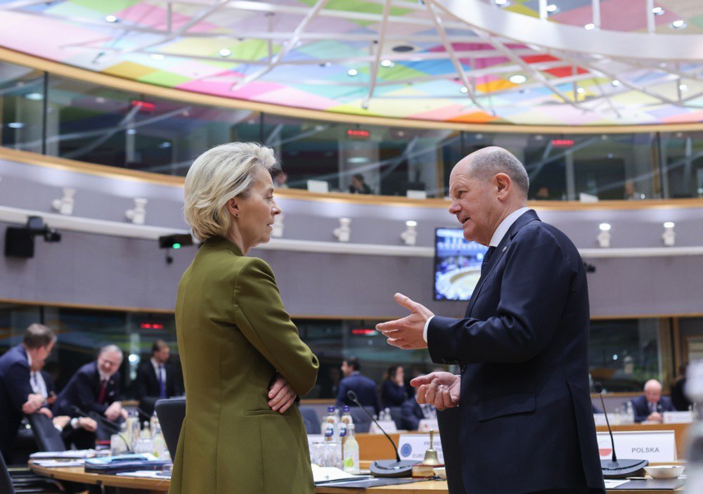 Саміт у Брюсселі: президентка Єврокомісії Урсула фон дер Ляєн та канцлер Німеччини Олаф Шольц