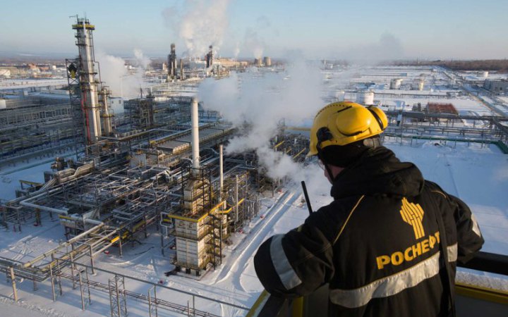 Російський експорт нафти впав після набуття чинності санкцій G7, – Bloomberg