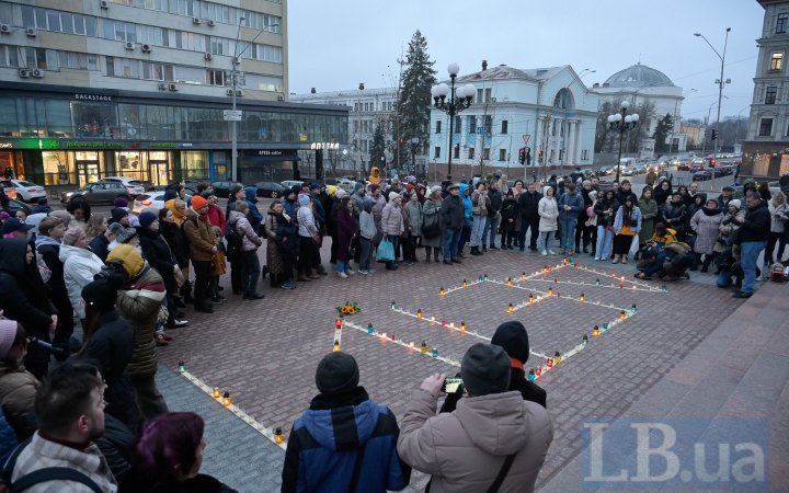У Києві вшанували загиблих у маріупольському драмтеатрі 