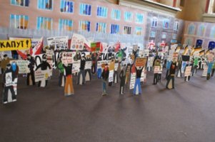 В киевском музее с инсталляции убрали антипутинские лозунги