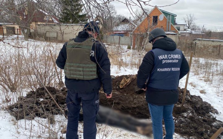 На Харківщині ексгумували тіло загиблого від російських обстрілів чоловіка