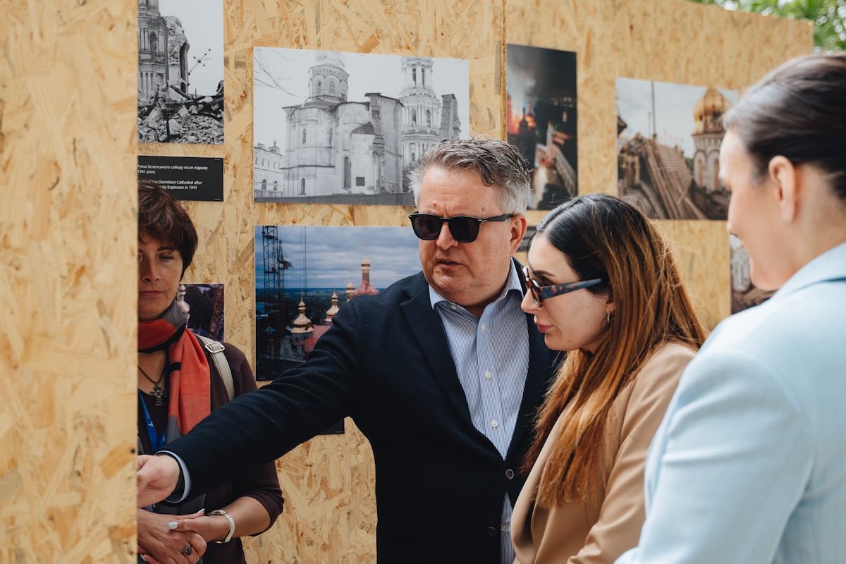 Serhiy Kyslytsya, Laura Loomer 