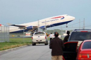 Британский самолет протаранил здание в аэропорту Йоханнесбурга 