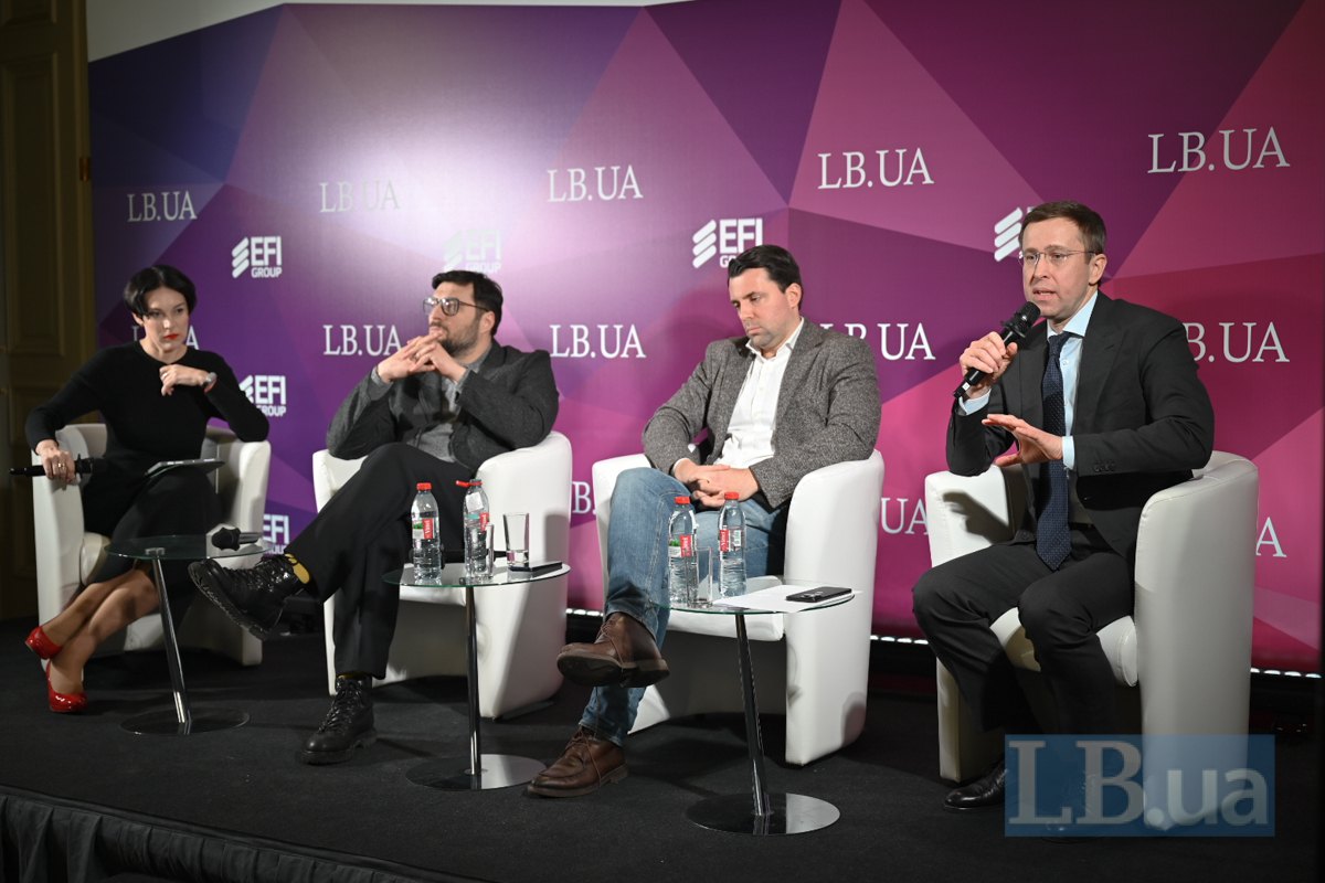 Шеф-редакторка LB.ua Cоня Кошкіна, генеральний директор YASNO Сергій Коваленко, колишній очільник ‘Укренерго’ Володимир Кудрицький, голова правління НАК ‘Нафтогаз України’ Сергій Корецький (праворуч)