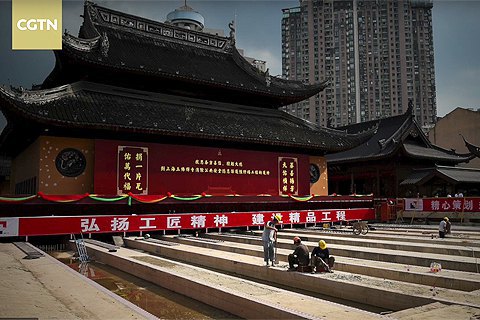 У Китаї пересунули буддійський храм вагою 2000 тонн