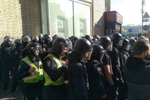 На Михайлівській у Києві сталася сутичка з поліцією (оновлено)