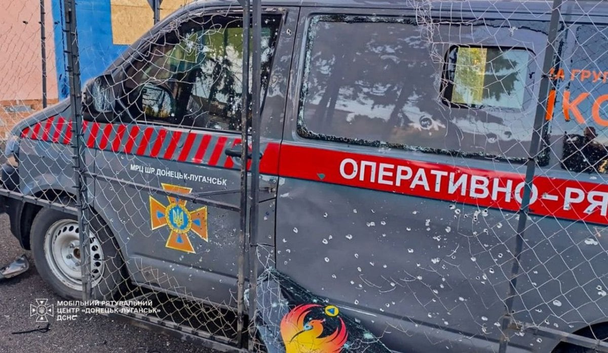 Пошкоджений евакуаційний автомобіль