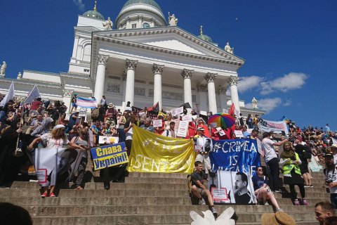  В Хельсинки начались акции сторонников и противников встречи Трампа с Путиным