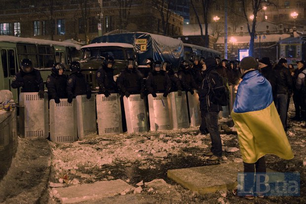 Кордон милиции на улице Крещатик, состороны улицы Богдана Хмельницкого 