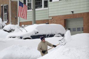 В Вашингтоне из-за снежной бури закрылись госучреждения