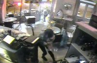 З'явилося відео стрілянини по відвідувачах ресторану в Парижі