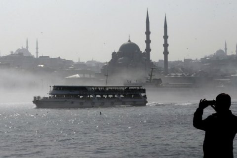 Через туман у Стамбулі паралізовано рух Босфором