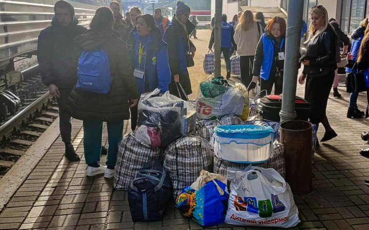 Дітей однієї з громад Харківщини евакуюють на випадок наступу армії Росії