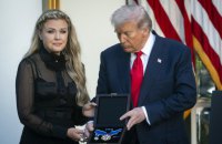 Трамп посмертно нагородив Чарлі Кірка Медаллю Свободи