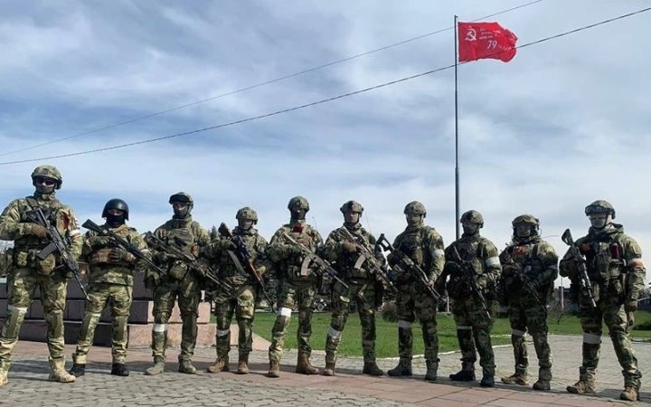 Росіяни перекидають військову техніку до Херсона через Мелітополь