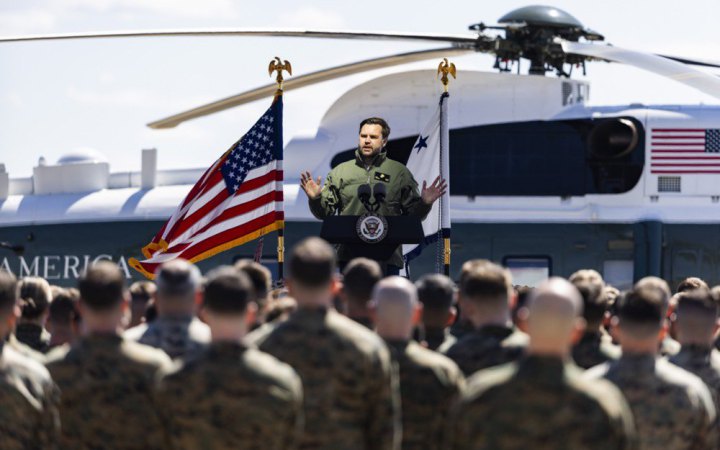 Пентагон звільнив командувачку військової бази США у Гренландії після візиту Венса