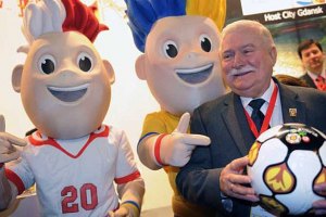 Украина и Польша нужны УЕФА в плей-офф Евро-2012
