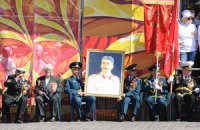 В Харькове День Победы отметили с портретом Сталина и военным парадом