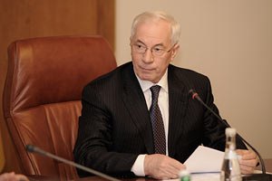 Азаров представляет депутатам программу финансового обеспечения соцреформ