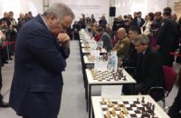 Каспаров поддержал украинскую армиию игрой в шахматы