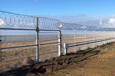 РФ побудувала паркан на адмінкордоні Криму і України (оновлено)