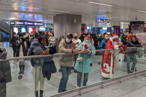 Вход в аэропорт "Борисполь" открыли для сопровождающих