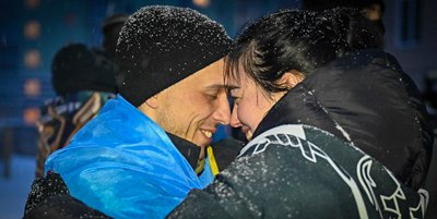 “Тремчу не від холоду, а від емоцій”. В Україну з російського полону повернули 157 захисників 