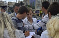 Милиция пытается прогнать врадиевских активистов с Майдана