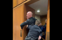 «Ніхто не хоче воювати за Ізраїль»: ветерана морської піхоти виштовхали зі слухань в Конгресі 