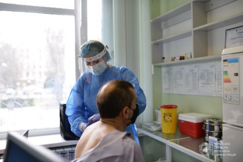 Повністю вакцинувалися ще 34 тисячі українців