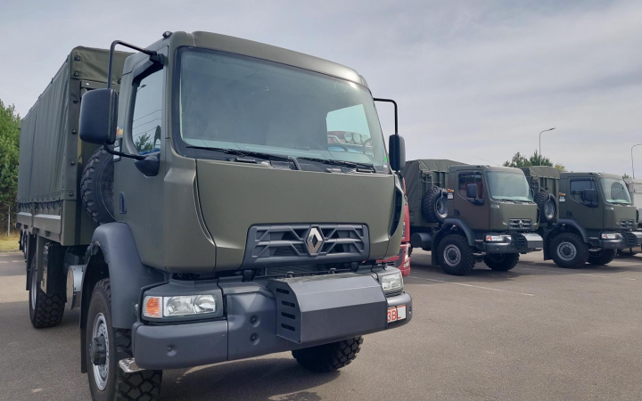 Литва передасть Україні військові вантажівки Renault D