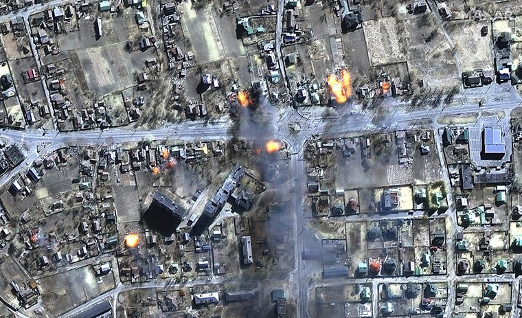 Супутник Maxar Technologies зафіксував кадри наслідків обстрілу Чернігова.