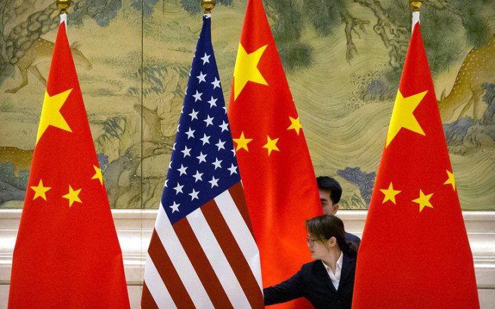 США обмежують поставки до Китаю деяких нових чіпів, які застосовують у системах штучного інтелекту