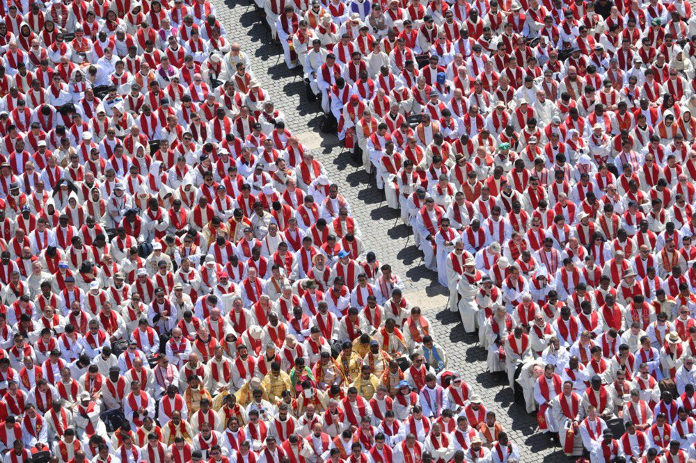 Під час церемонії прощання з Папою Римським Франциском у Ватикані.