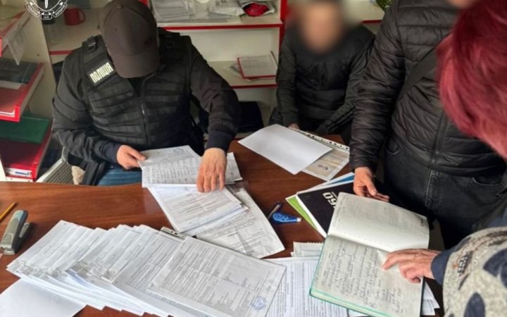 Правоохоронці викрили схему незаконного оформлення авто: залучено понад 50 осіб