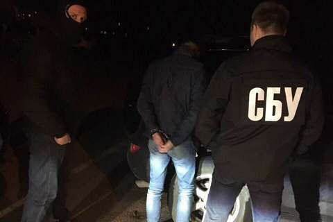 В Киеве поймали патрульного на продаже наркотиков