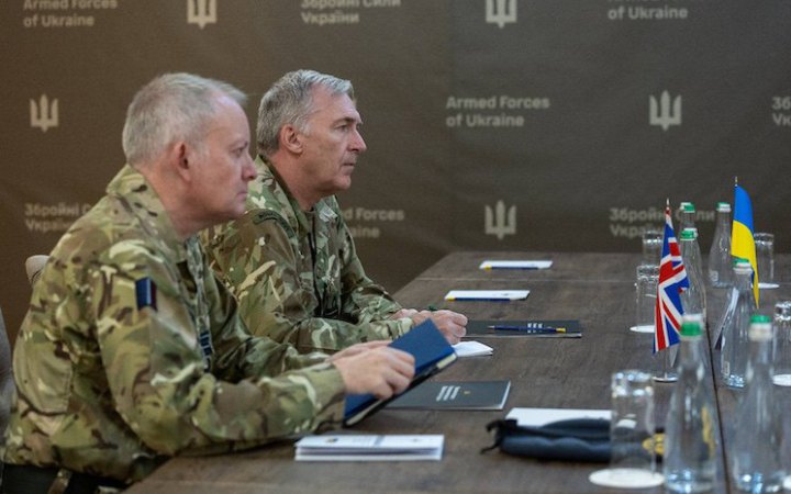 Сирський зустрівся з Річардом Найтоном, який очолить Штаб оборони Великої Британії 