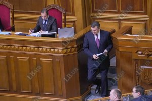 Янукович покинул Раду под крики "Ганьба"