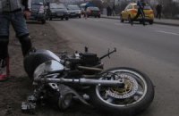 Пьяный мотоциклист бросил травмированную пассажирку на месте аварии