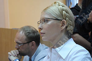 Тимошенко пришла в суд в очках
