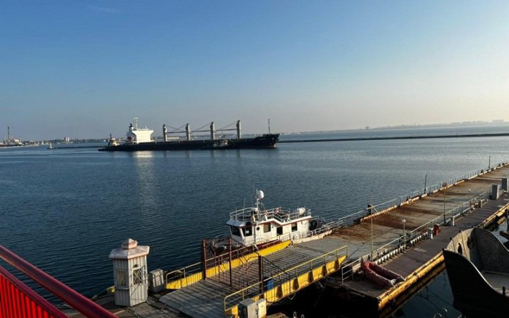 З портів Одещини вирушив перший караван суден з українським збіжжям  