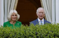 Король Великобританії Чарльз і королева Камілла зустрілися у Ватикані з Папою Франциском