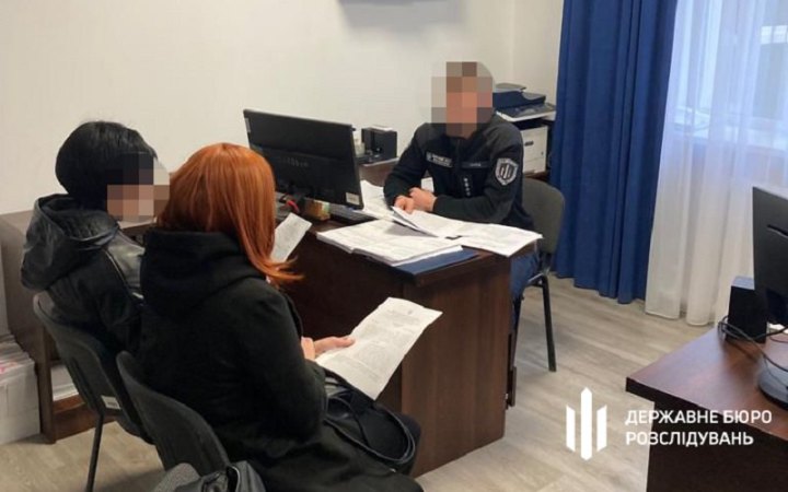 На Рівненщині дружина та донька посадовця військової частини незаконно отримували бойові доплати