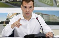 Медведев предложил крупному бизнесу определиться, с кем они: с ним или с Путиным