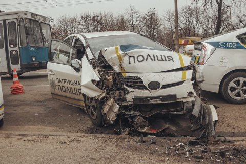 Співробітницю патрульної поліції госпіталізовано через ДТП у Києві