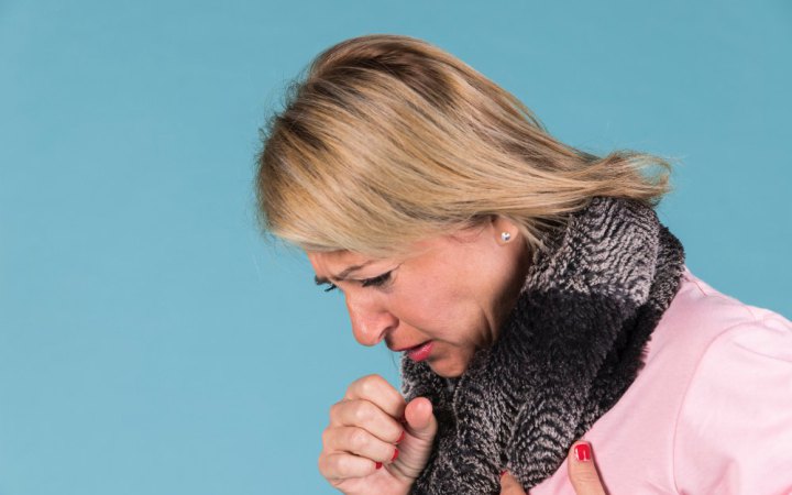 В Україні фіксують втричі більше хворих на ковід порівняно з попереднім тижнем. Але це все одно менше, ніж було минулоріч – ЦГЗ