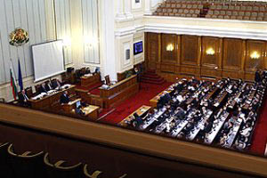 В болгарский парламент бросили дымовые шашки
